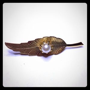 Vintage Gold Tone Feather Brooch